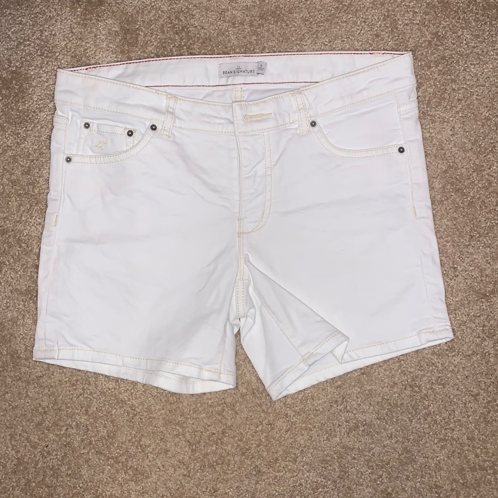 LL Bean White Signature shorts